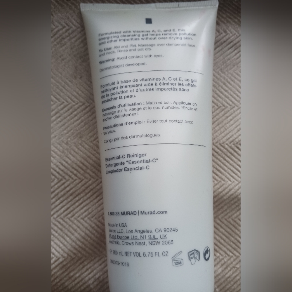 COPY - Murad Essential-C Cleanser - Picture 3 of 3